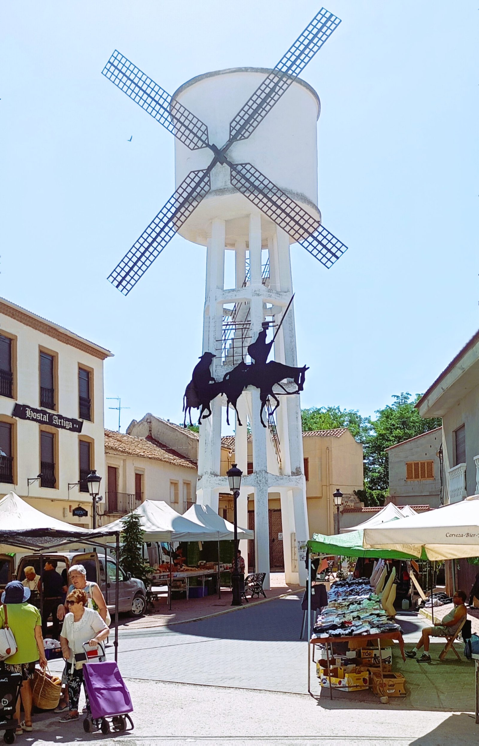 Mercadillo de los martes en el molino de Alborea